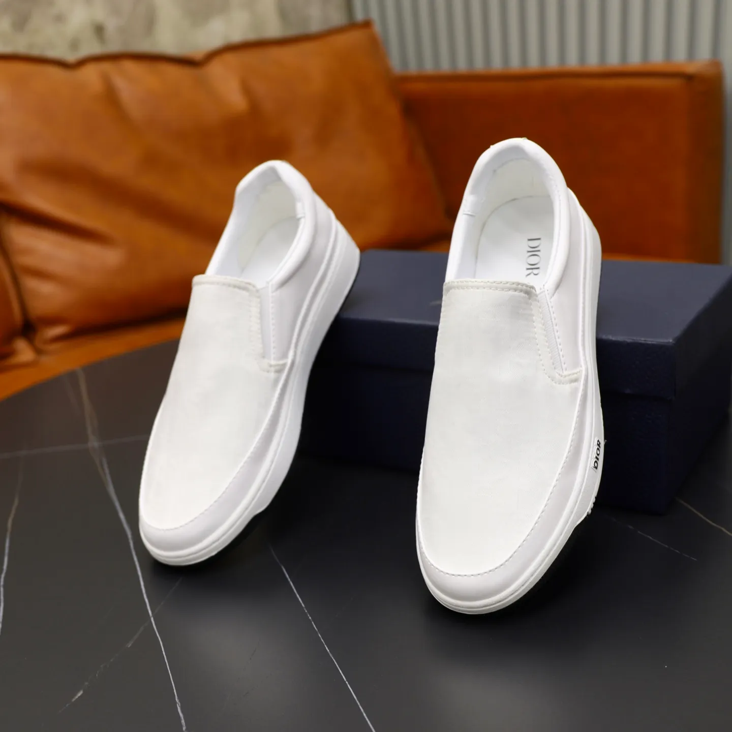 Ex-factory price: 420💰🙅‍♂️🙅‍♂️🙅‍♂️ Brand: Dior DIOR Standard code: 38-44 (45 customized) Grade: Same as the official website Material: Original material splicing Comfortable and breathable lining Lightweight and wear-resistant sports outsole Style category: Men's fashionable casual shoes Running sneakers Distinguished luxury brand elements Top luxury Color: actual picture color